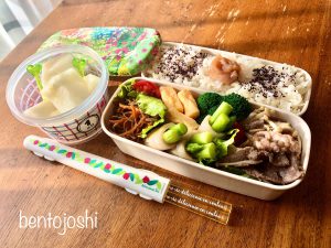 中学生女子牛肉ときんぴらごぼうのお弁当おかず